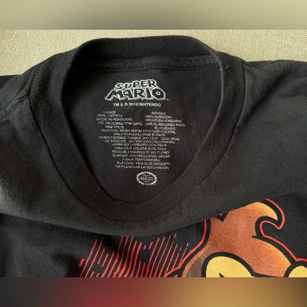 2010 Donkey Kong Super Mario Brothers Nintendo Men's
Large T-Shirt Epic Universe - Picture 4 of 5